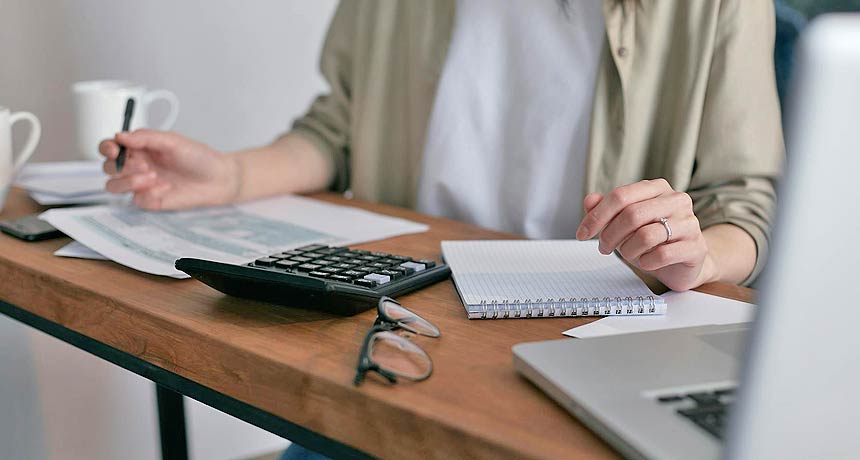 Jak zadbać o utylizację dokumentów, prowadząc sklep online?